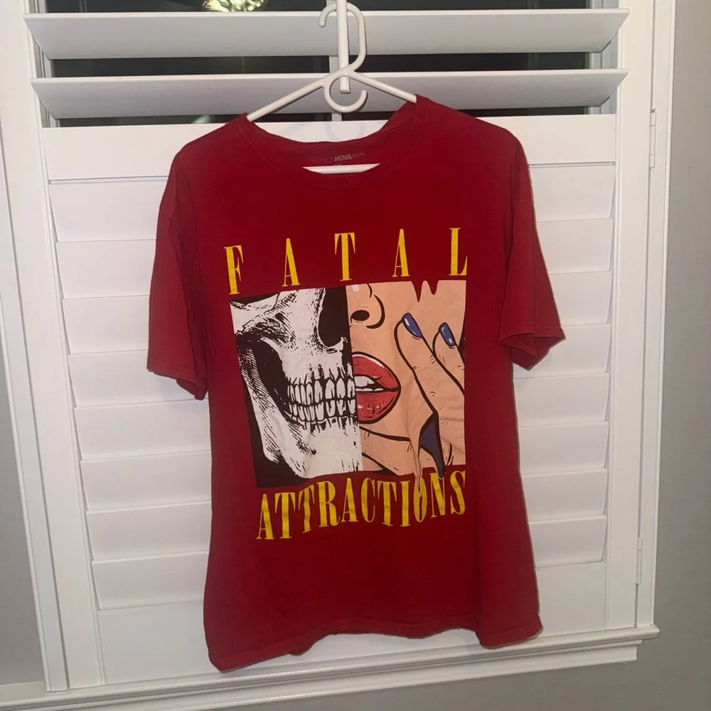 Fashion Nova Men Red Graphic Tee "Fatal Attractions" Size Large - Picture 3 of 6